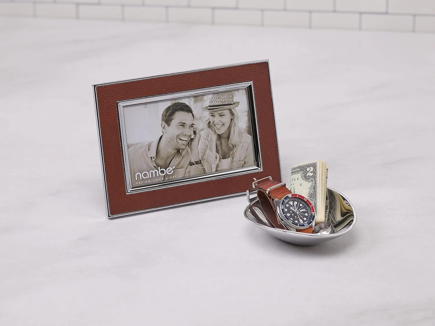 nambe Novara Picture Frame, 5" x 7” | Photo Frame with Tempered Glass | Tabletop Display, Family, Friends, Wedding Gift, Home Office Décor | Silver Plate and Genuine Leather